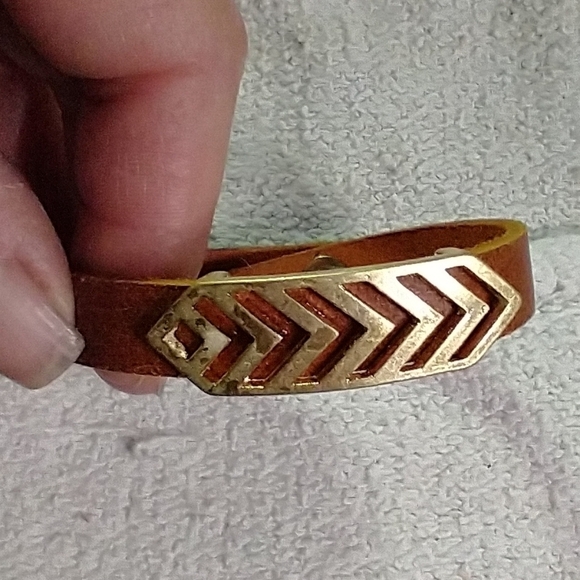Vintage Jewelry - Goldtone brown leather snap bracelet